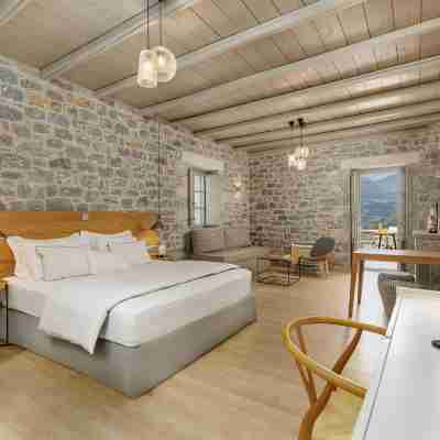 Trapela Limeni Luxury Suites Rooms