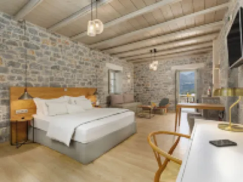 Trapela Limeni Luxury Suites Hotels in Itilo