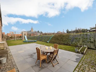 Square Farm in the Beautiful Blossom Region Hotels near Crypte