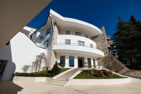 Chateau Linza Resort