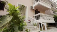 Apartment Glomazic Hotels in Podostrog