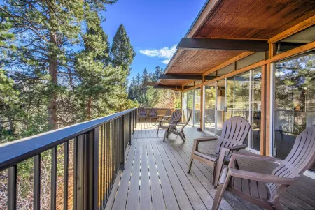 4BR Cabin With Fireplacemountain Viewsdog-friendly Отели рядом с достопримечательностью «Пайкс Пик - Америкас Маунтин»