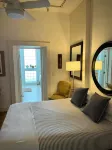 Marfa House Pinto Canyon, in the Center of Marfa Hotel dekat Building 98