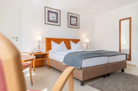 Hotel am Kirchplatz Отели в г. Пфуллендорф