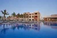 The Club by Fanar - pantai