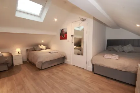 Soccer Suite Отели рядом с достопримечательностью «Viewing Area L.F.C Anfield Stadium»