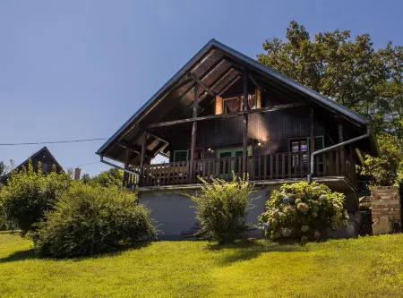 Holiday Home Mila Отели в г. Шкарићево