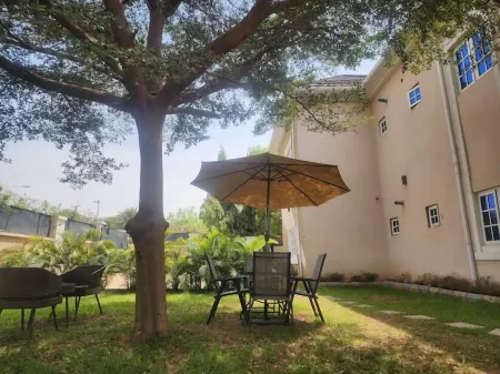 Cedarwood Apartments