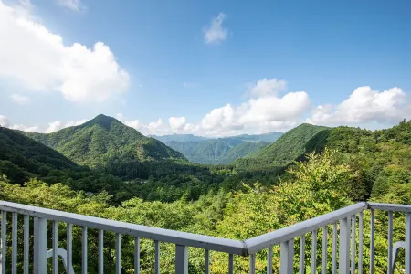 A Villa in the Forest in Minamikaruizawa