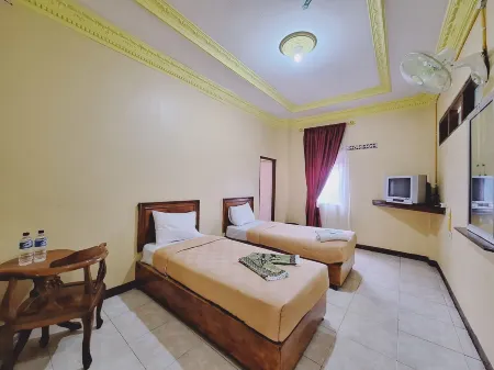 Hotel Yuriko Отели в г. Букиттинги