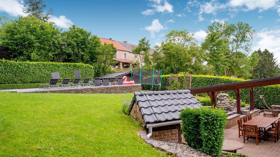 Family Escape with Pool