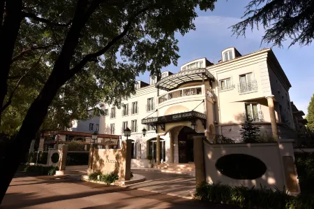 Hotel Ziya Отели рядом с достопримечательностью «Собор Воскресения Христова»