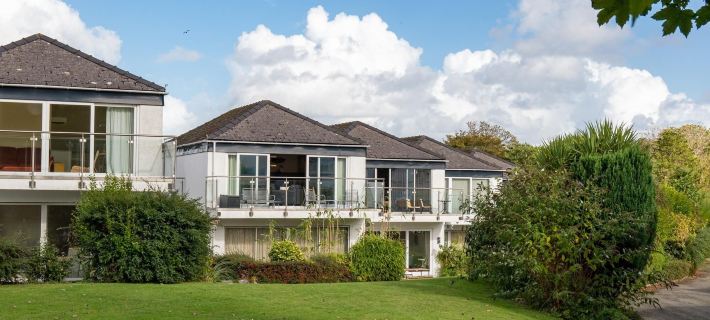 25 Coedrath Park - Sea Views from Balcony, Short Walk to Beach, Parking Hotels in Saundersfoot