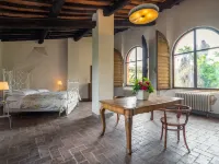 Cosy Farmhouse in Bacchereto with Swimming Pool