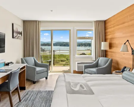 Sproat Lake Landing Resort Hotels in Alberni-Clayoquot
