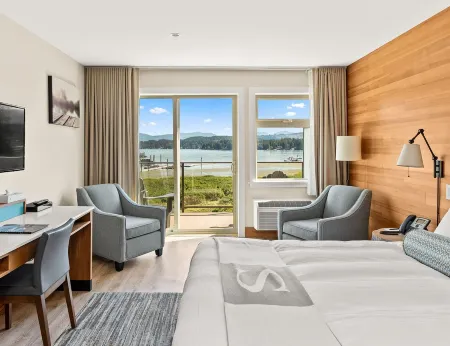 Sproat Lake Landing Resort Отели рядом с достопримечательностью «Парк штата Фоссли»