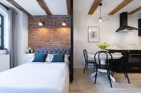 Miodowa Faktoria #7 by Rentoom Отели рядом с достопримечательностью «Дом Николая Коперника»