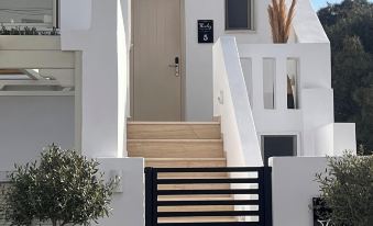 Thealos Santorini ( Close to Square)