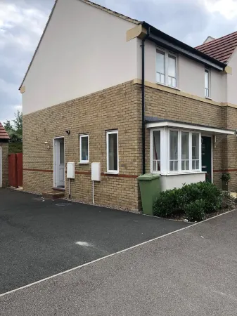 Salaam Letting Отели рядом с достопримечательностью «Галливерс Ленд Тем Парк Резорт»