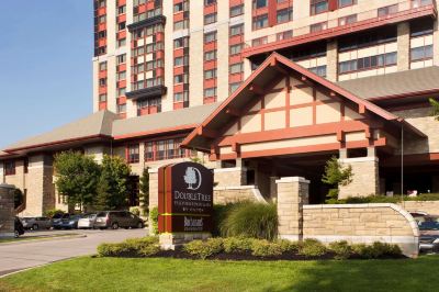 Hotel Exterior DoubleTree Fallsview Resort & Spa by Hilton Niagara Falls Photo