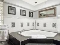Rosellen Suites at Stanley Park Hotels near Prospect Point Lighthouse