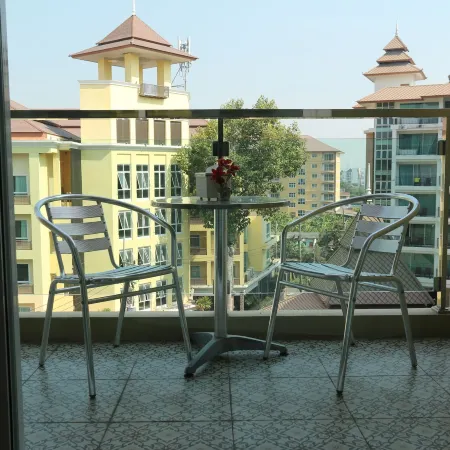 Crystal Palace Luxury Hotel Pattaya