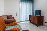 Spacious Classic 1Br Apartment at Taman Beverly