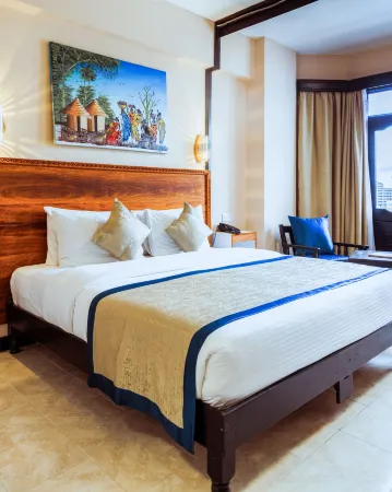 Hotel Sapphire Отели рядом с достопримечательностью «Найали Бич»