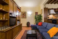 Florence Ariento Romantic Apartment