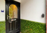 Poets Apartment with Free Parking by My Getaways