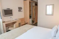Hotel Astoria - Parvekkeita