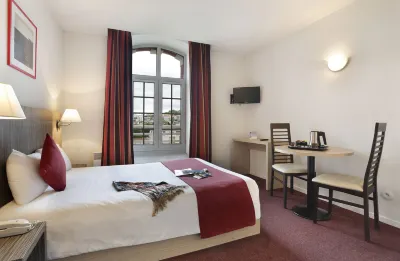 Vacancéole - les Demeures Champenoises Confort Hotels near Av. de Champagne