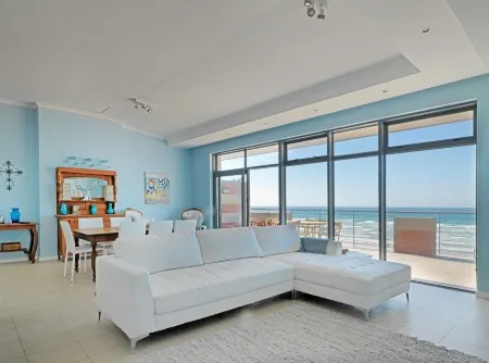 Surferscorner Self Catering Apartments Отели рядом с достопримечательностью «Pollsmoor Prison»