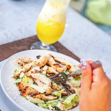 Oz Hotel & Sports Bar