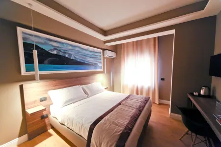 7th Floor Suite