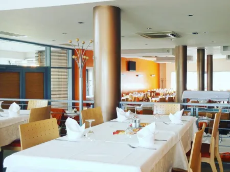 Hotel Al Veliero Отели в г. Делло