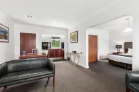 The Commodore Hotels in Glenburnie