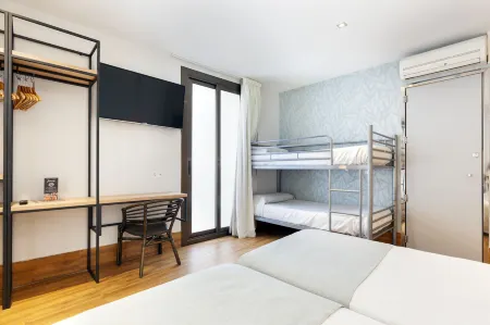 Hostal Fernando Отели рядом с достопримечательностью «Дом Бруно Куадроса»