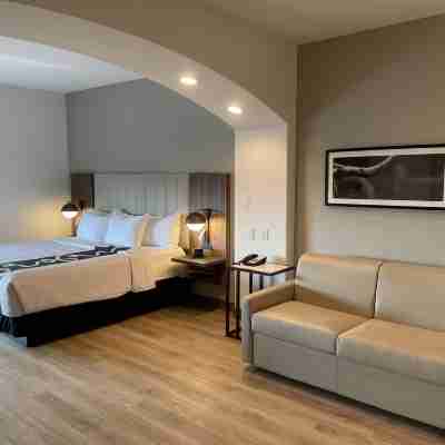 La Quinta Inn & Suites by Wyndham Port Arthur Rooms