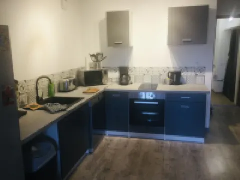 Hôte Labyrinthe Lit 180 cm Salle de Bain, Petit Dej Compris