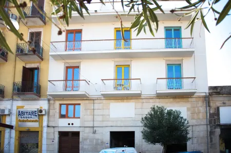 Archinuè Suite & Apartments Отели рядом с достопримечательностью «Piccolo Teatro dei Pupi»