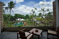 Roman Beach Hotel Hotels in Хіккадува