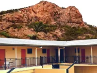 Summit Motel Hotels near Townsville Railway Station