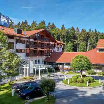 Hotel am Badersee Hotel Exterior