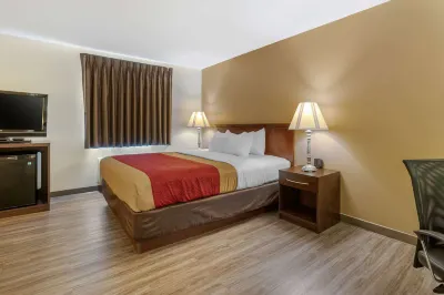 Econo Lodge Inn & Suites Fairgrounds Hotels in Des Moines