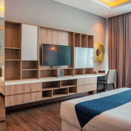 Azana Suites Hotel Antasari Отели рядом с достопримечательностью «Торговый центр Cilandak»