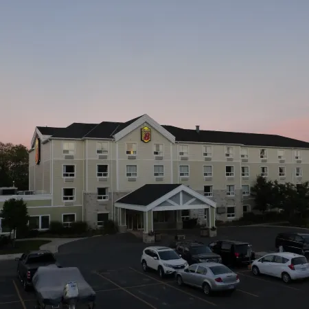 Super 8 by Wyndham Peterborough