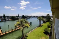 Treasure Island Hotel and Marina - Meerblick