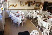 Middlegate Hotel