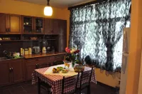 La Deka GuestHouse - พร้อมอาหารเช้า
